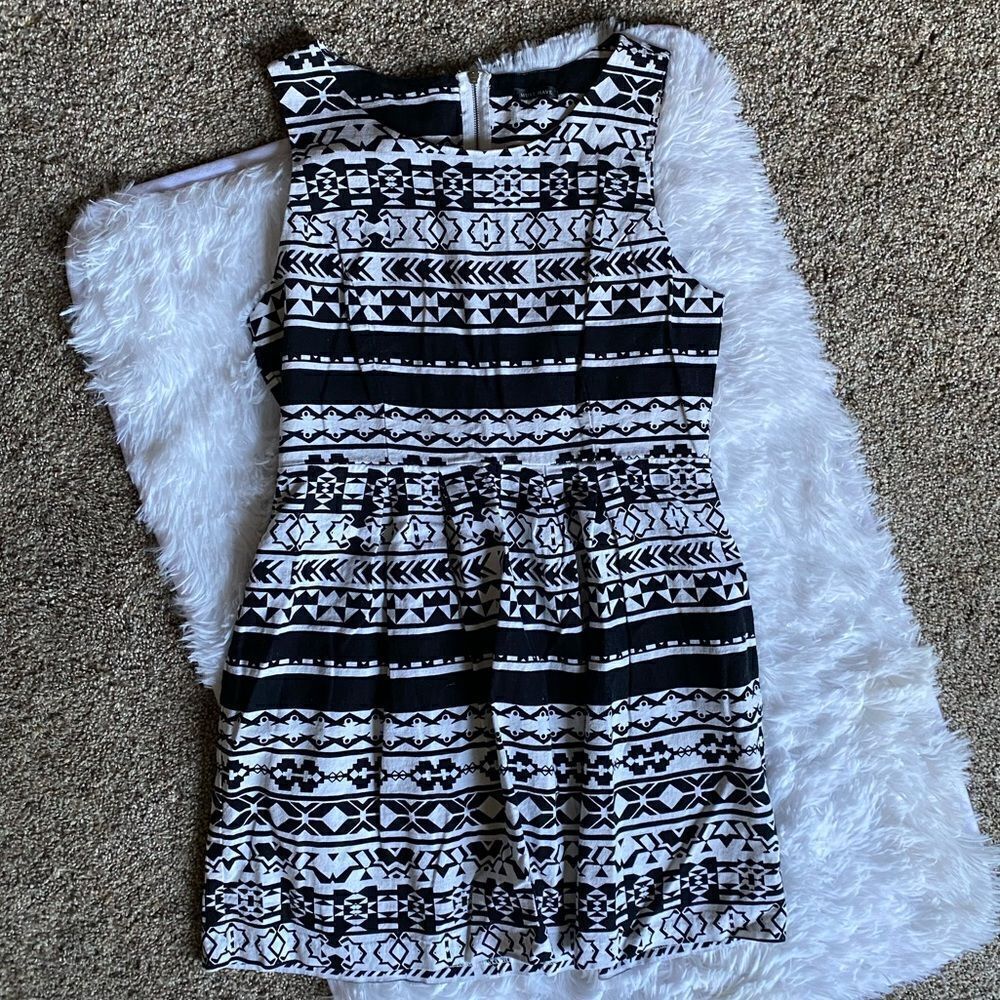 MUST HAVE Black White Linen Blend Sleeveless‎ Aztec Dress Women’s Size Large